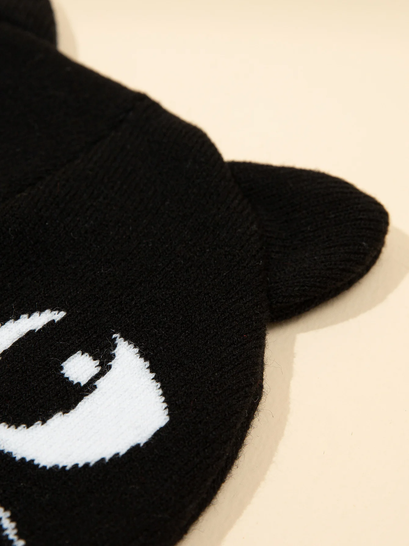 2025 Good Selling Threads Funny Versatile Thickened Breathable Cute Black Cat Knitted Hat with Ears