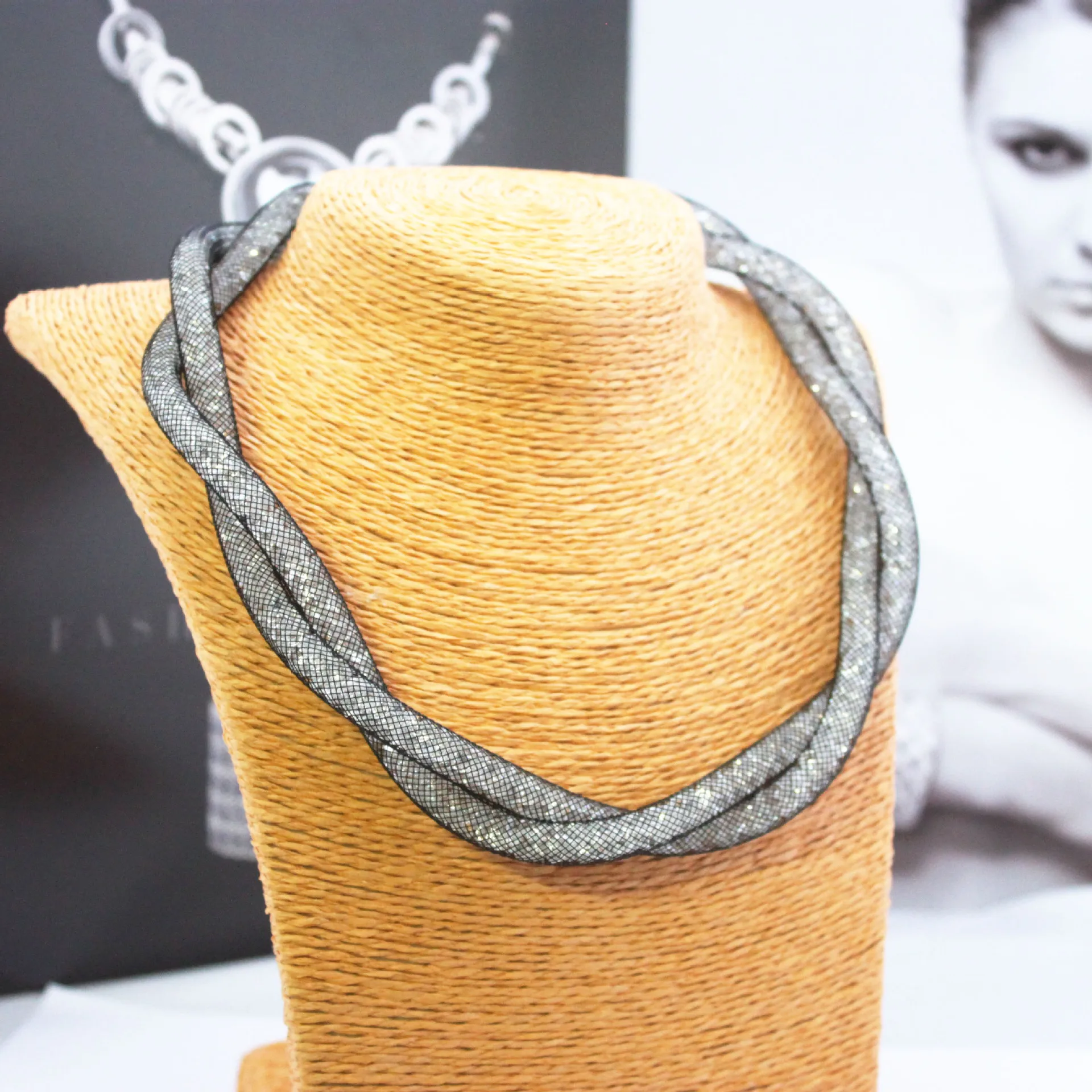 Hot Sale Bright Resin Colored Plastic Fashion Accessories Mesh Necklaces