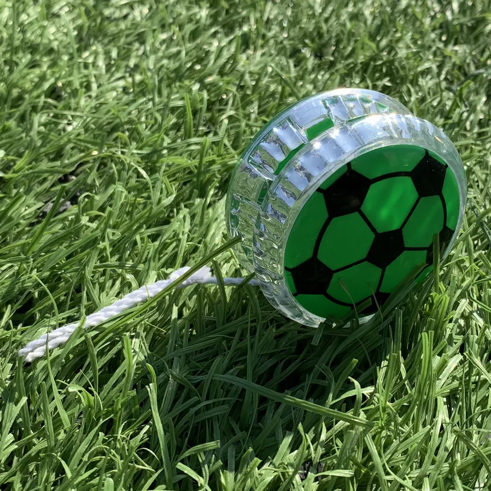 Wholesale Boy Favor Light Up Glow Dark Led Flashing Football Yo Yo Toy Plastic Soccer yoyo Ball For Kids