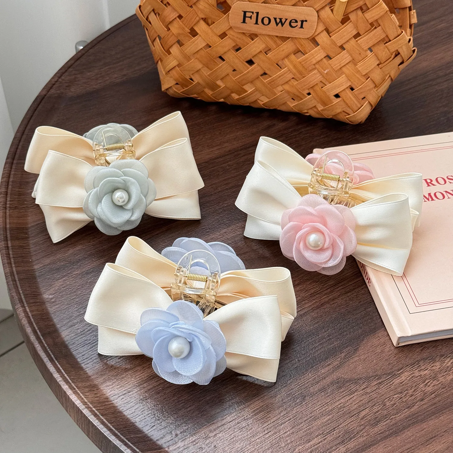 2024 New Hair Accessories High Quality Butterfly Bowknot Shark Clips Elegant Pearl Plastic Hair Grab Claws