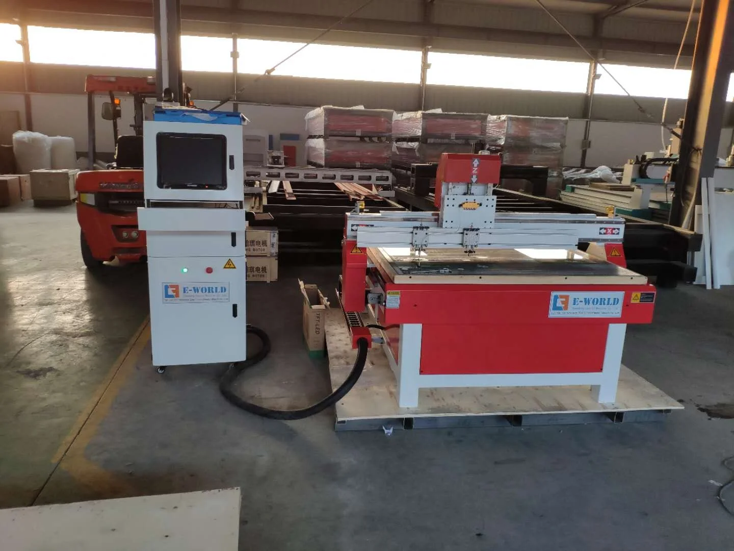 Высокоскоростной вертикальный Гравировальный фрезерный станок с ЧПУ для резки стекла и камня