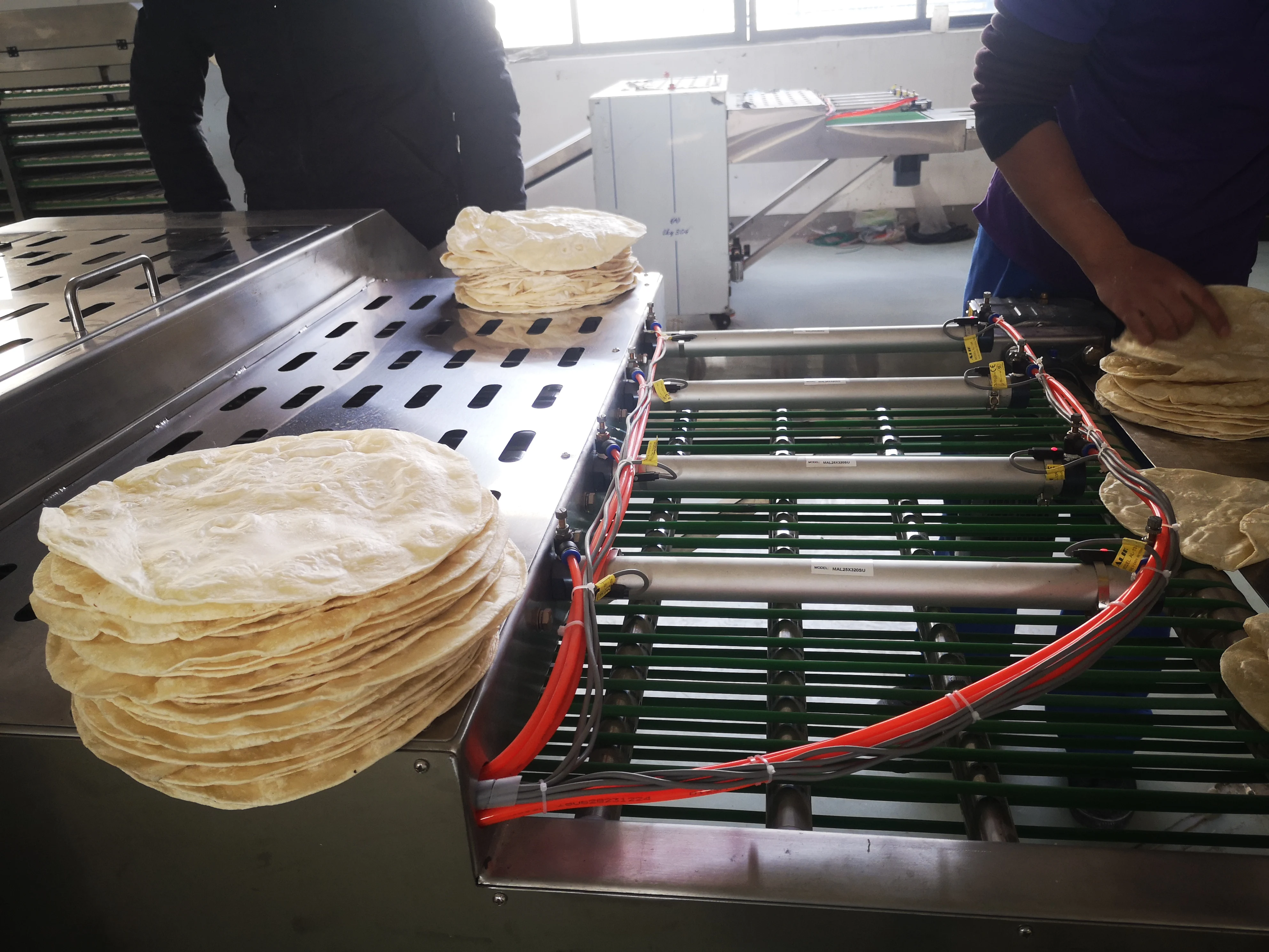 China factory sell automatic small roti making machine TORTILLA MAKER MACHINE and lavash bread