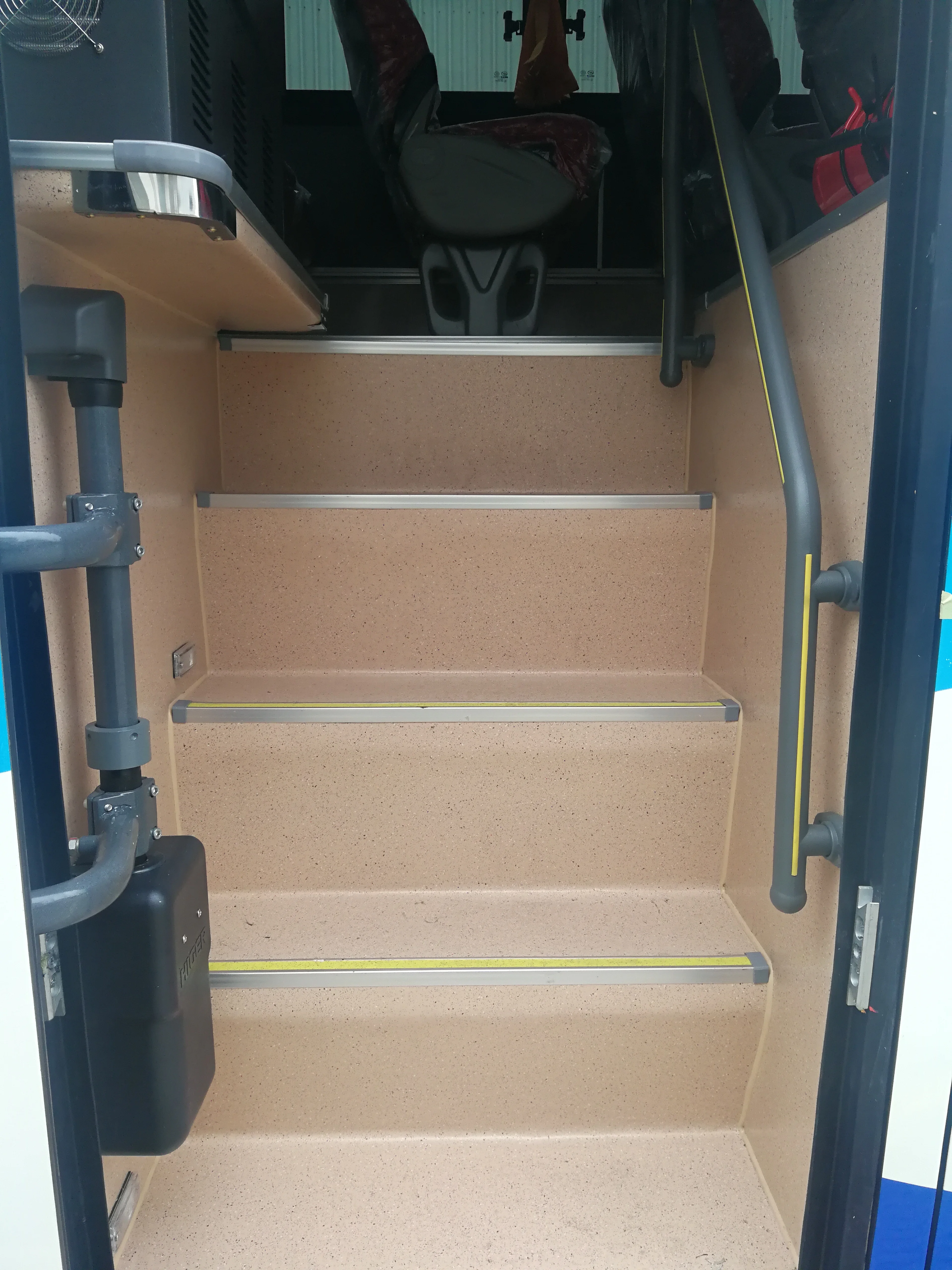 Легкие пластиковые напольные покрытия транспортировка противоскользящие виниловые полы в рулонах