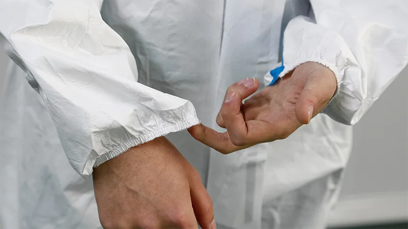 Guardwear Type 5 6 level 3 Hooded PPE Suit Medical Body Protection Clothing Waterproof Hazmat-suit Disposable Coverall