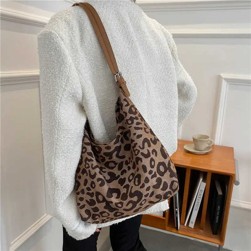 Leopard Print Large Capacity Large Bag Female 2022 New Trendy Net Red Retro Single Shoulder Underarm Bag Wholesale Tote Message