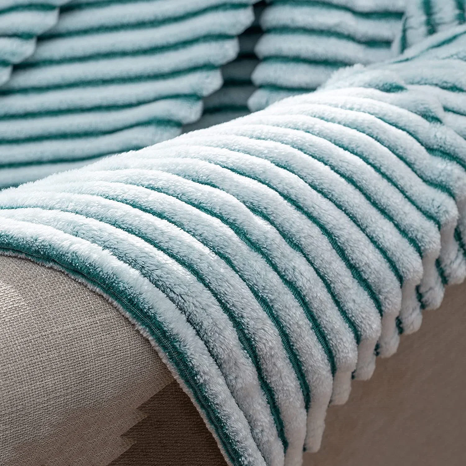 wholesale bestseller plain color thick coral flannel fleece throw blankets plaid for home hotel sofa couch