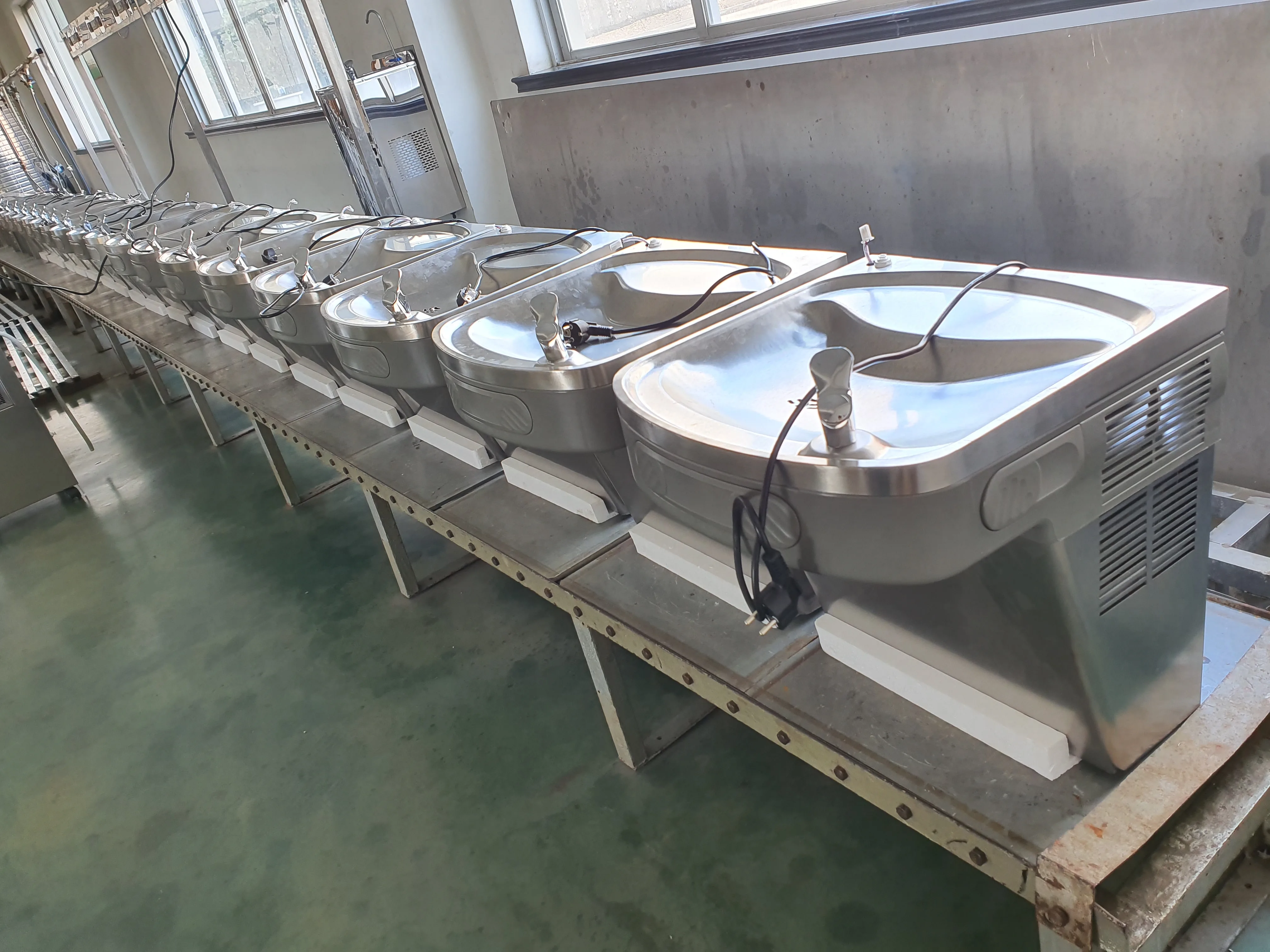 new design single basin wall hanging fountain