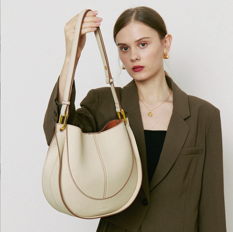 2024 Latest poly shoulder waist phone pocket designer triangle shoulder bag female luxury bag dinner design 2024 strap