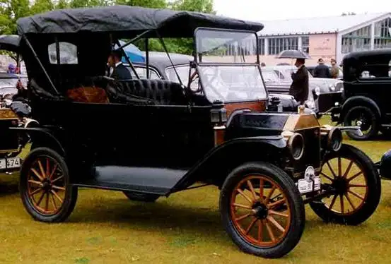 Professional manufacturer of 1903 vintage car