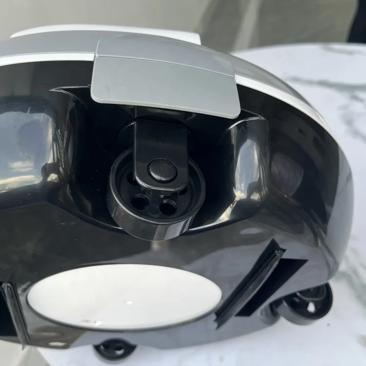 Wholesale Quick Cleaning Wireless Pool Vacuum Cleaner Dirt Suction Durable Automatic Swimming Pool Robot Cleaner For Water Park