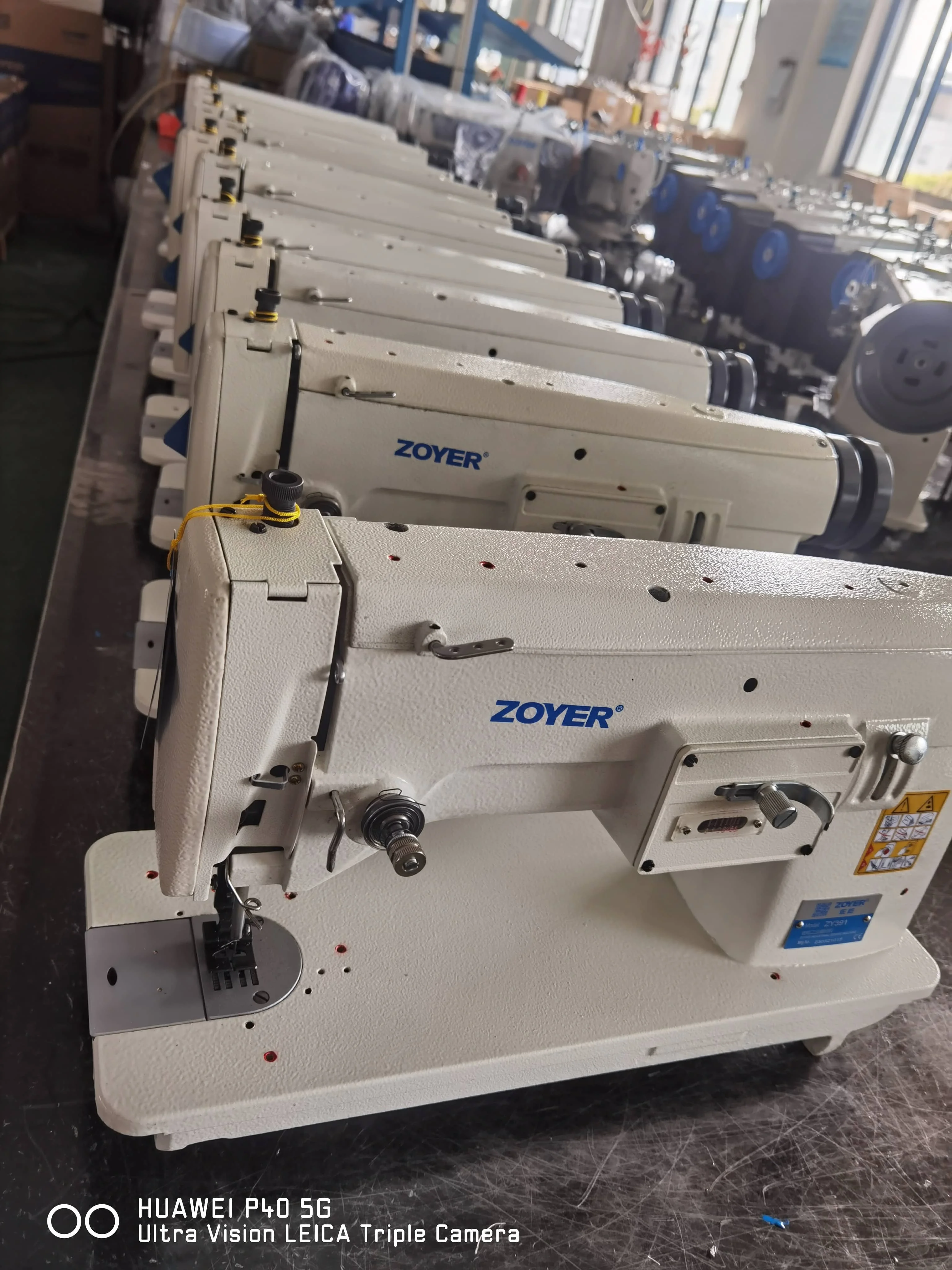 ZOYER ZY-391zigzag lockstitch sewing Machine for thin or thick materials such as fabrics, cotton and chemical fiber cloth