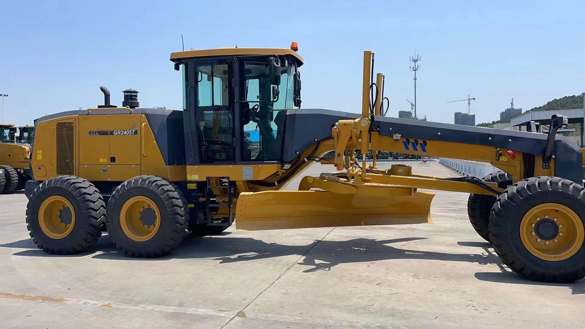 Low Price 194KW Heavy Motor Grader GR2605TIV With Electronically Controlled Dual Handles Front Dozer And Rear Ripper