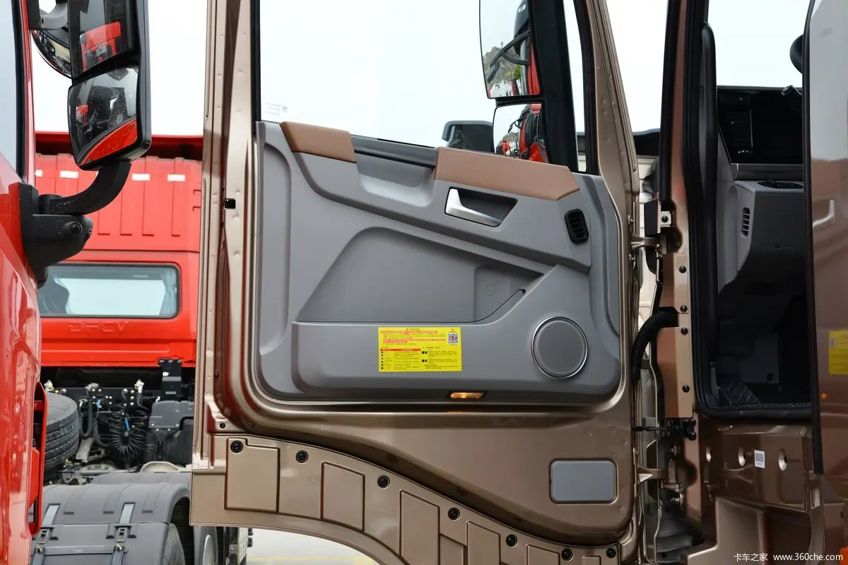 Made in China The new Dongfeng Tianlong KX diesel tractor truck head for freight trailers
