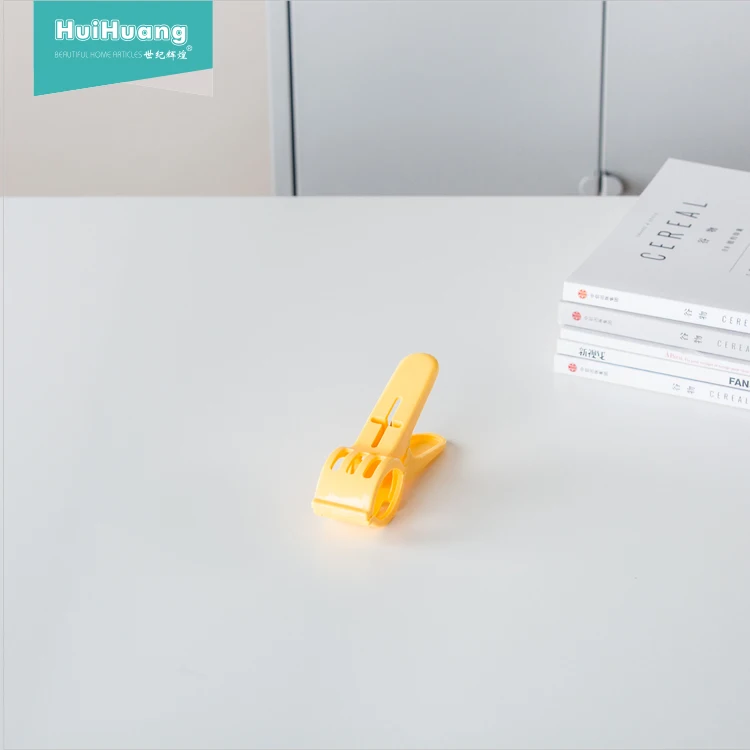 
factory direct sell windproof good quality 4pcs/set plastic beach towel clips wholesale large clothes pegs towel clips 