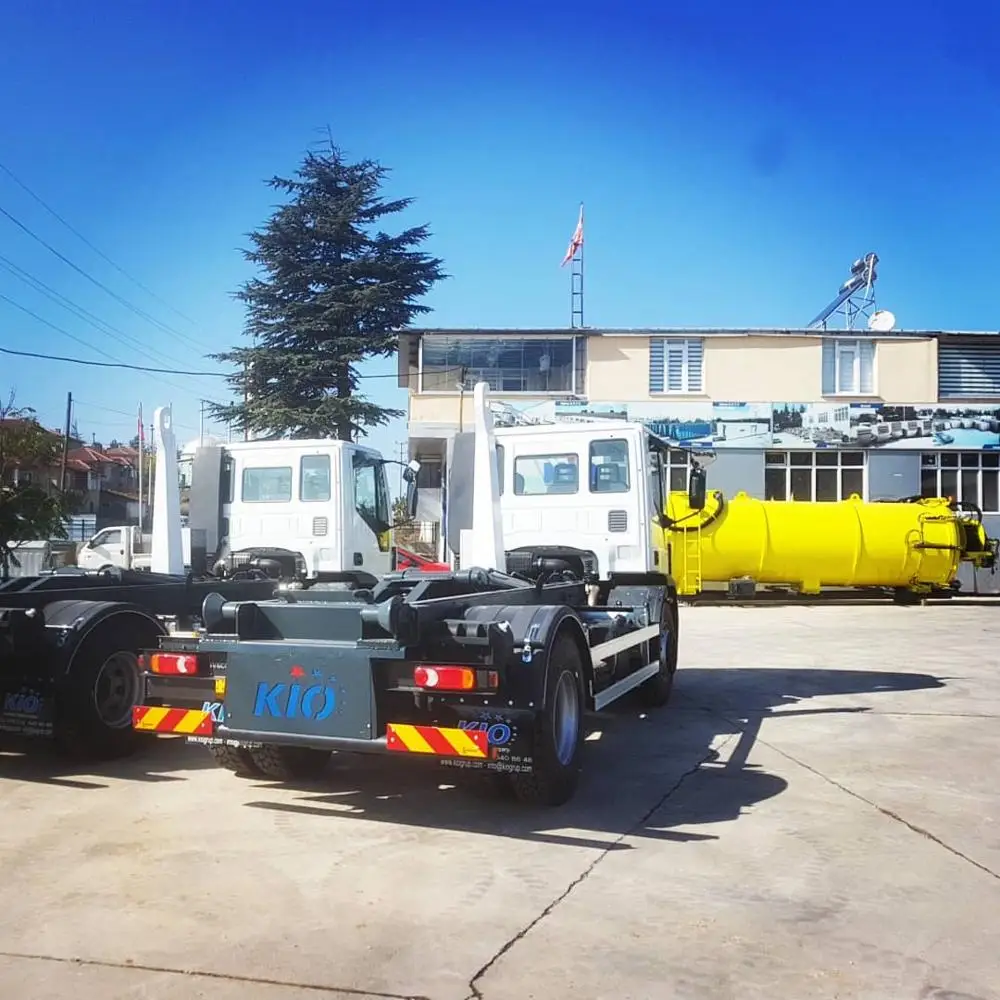 Грузовик с крючком