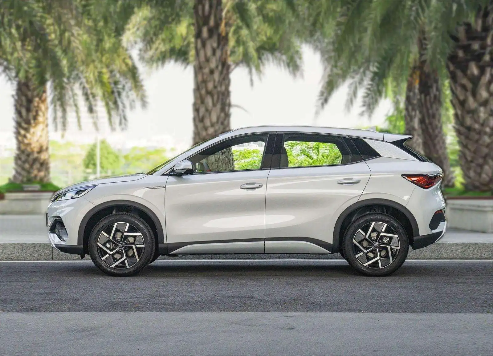 Byd Yuan up Electric Car EV Cheap Car 2024 Electric Cheap Car Left Hand Drive Yuan up Byd