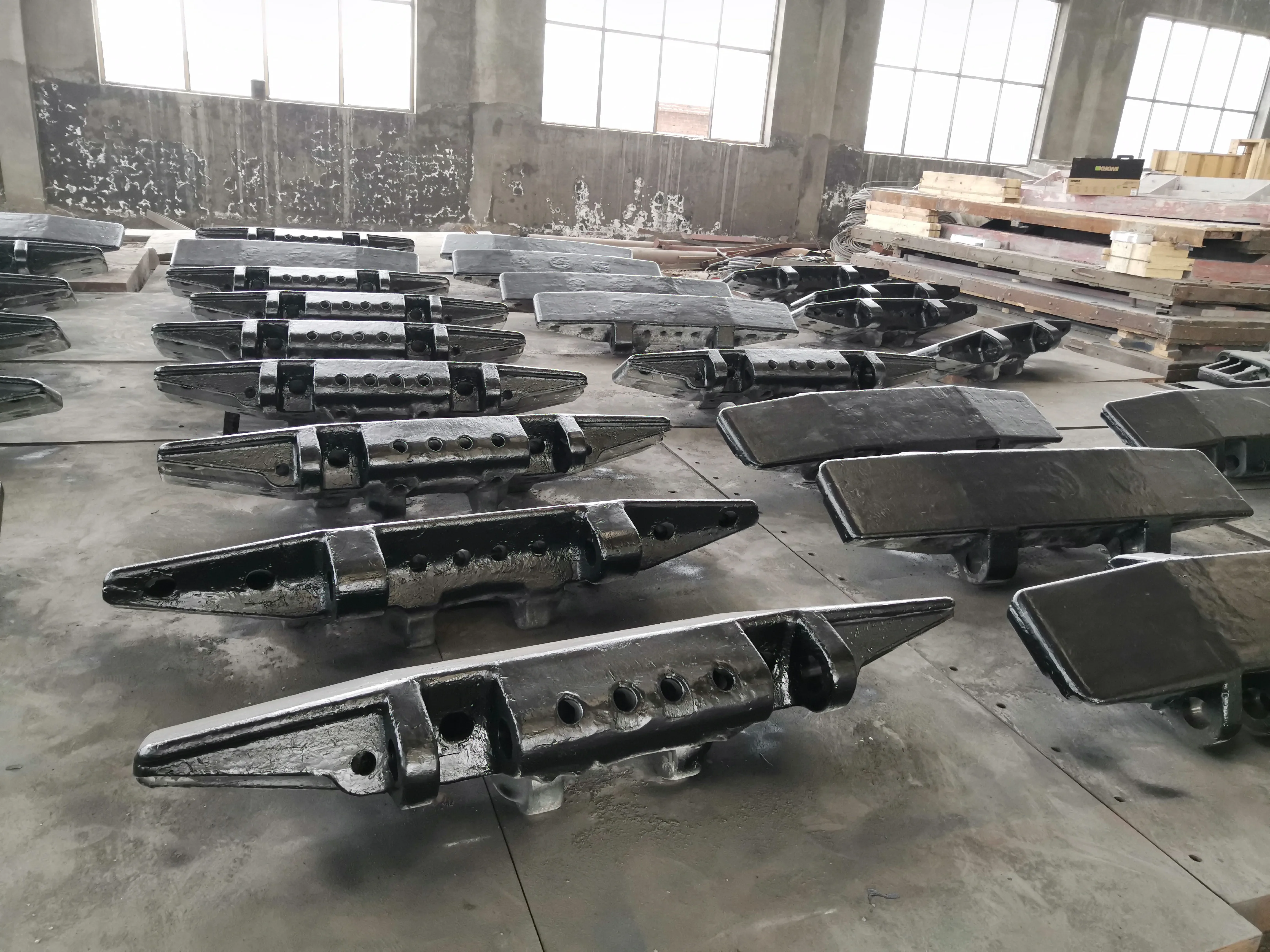 Customized Widely Used High Quality Resin Sand Casting Steel Trackpad Shoe Crawler Crane Undercarriage Parts
