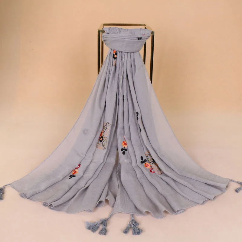 Fashion Bandana Arab Long Large Cotton Scarf Muslim Hijabs Scarf Floral Embroidery Shawl With Tassel