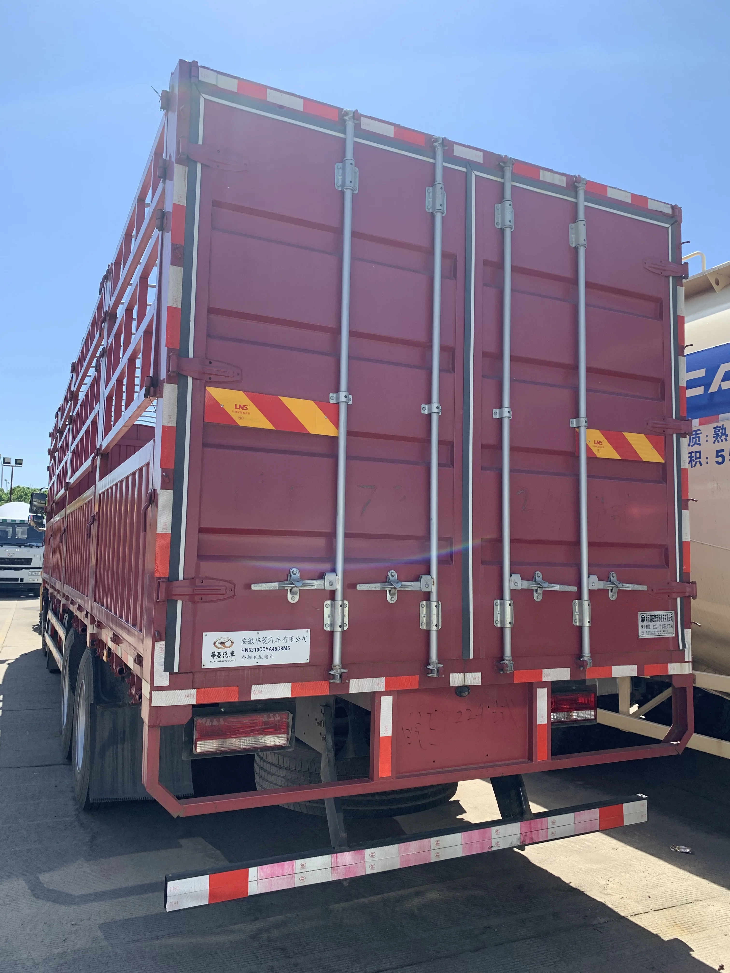 Promotional Various Durable Using Chinese Cargo Trucks Heavy Lorry Trucks For Sale