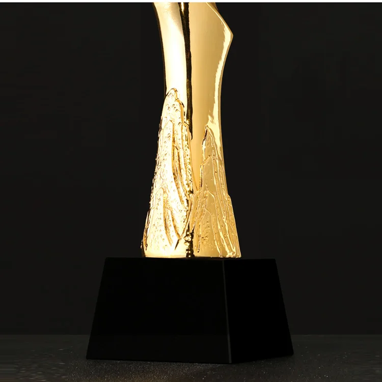 Shining 2022 New Golden Eagle crystal trophy customized Eagle Metal excellent employees annual meeting creative prize