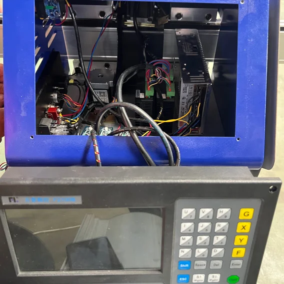 Широко используемый недорогой небольшой Настольный портативный невысокочастотный плазменный Железный резак lgk 120 с компрессором машина плазменной резки