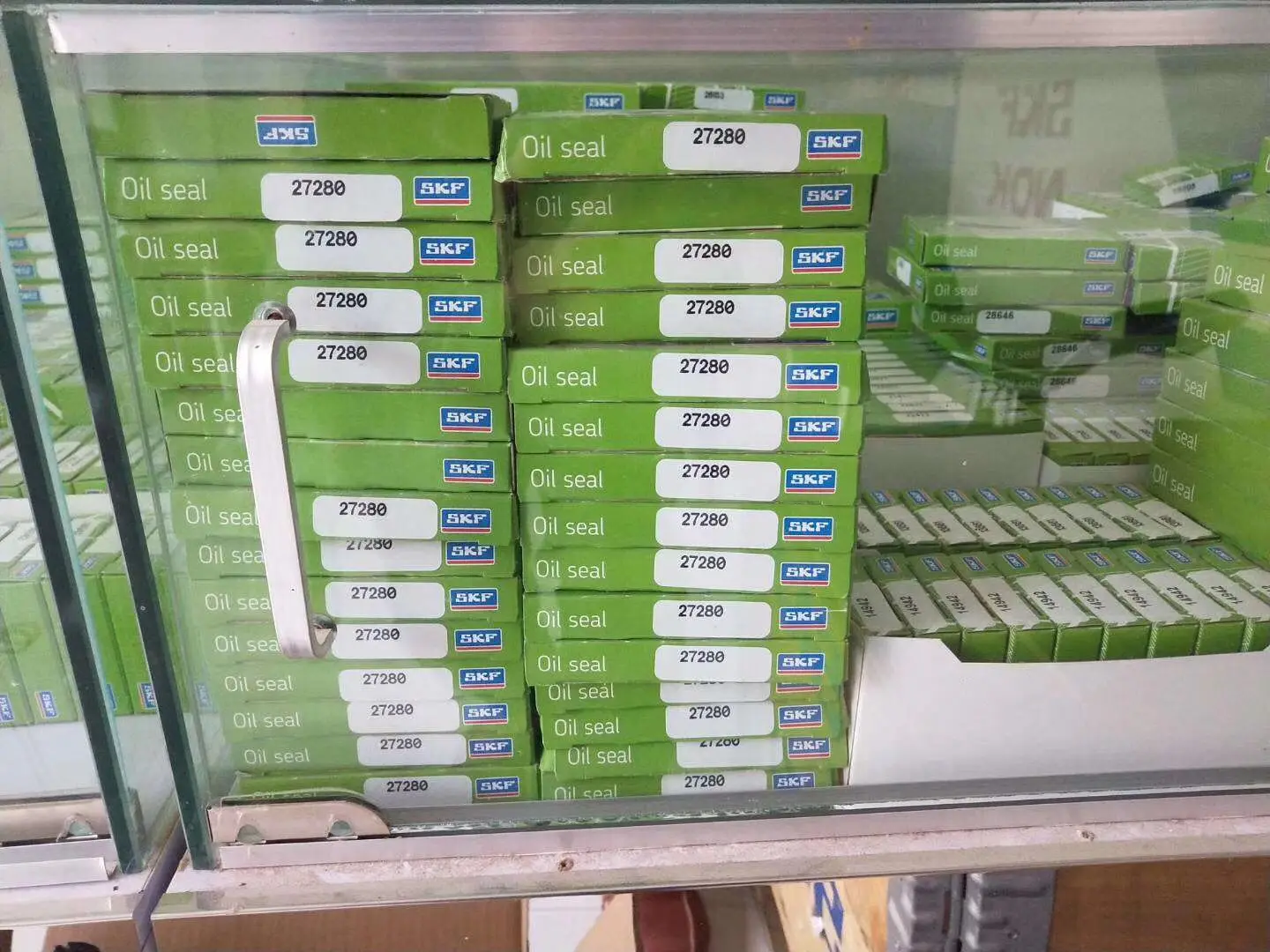 China manufacture high quality and low price bearing accessories oil seals