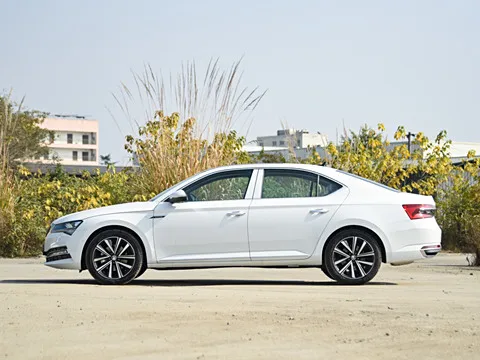 2025  new car SKODA SUPERB with high quality TSI280 gasoline avto 5seater midsize car