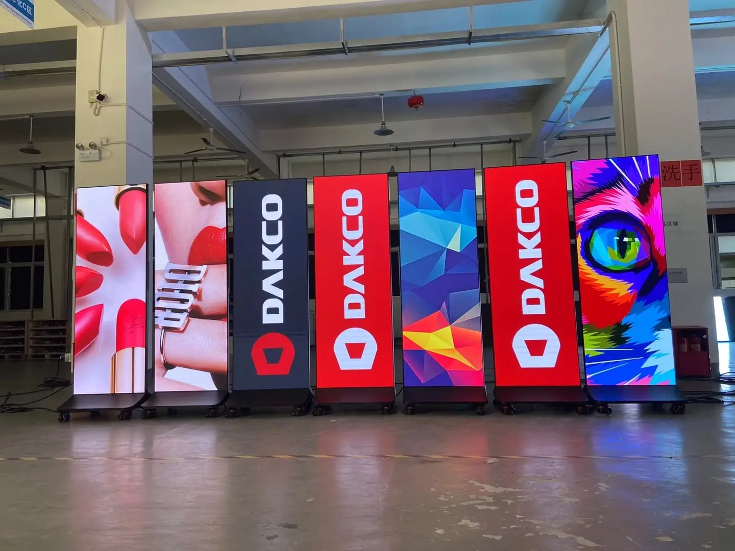 USER P2.5 Vehicle Led Screen Poster Holder Led Floor Standing Display Panel Led Advertising  Poster Sign