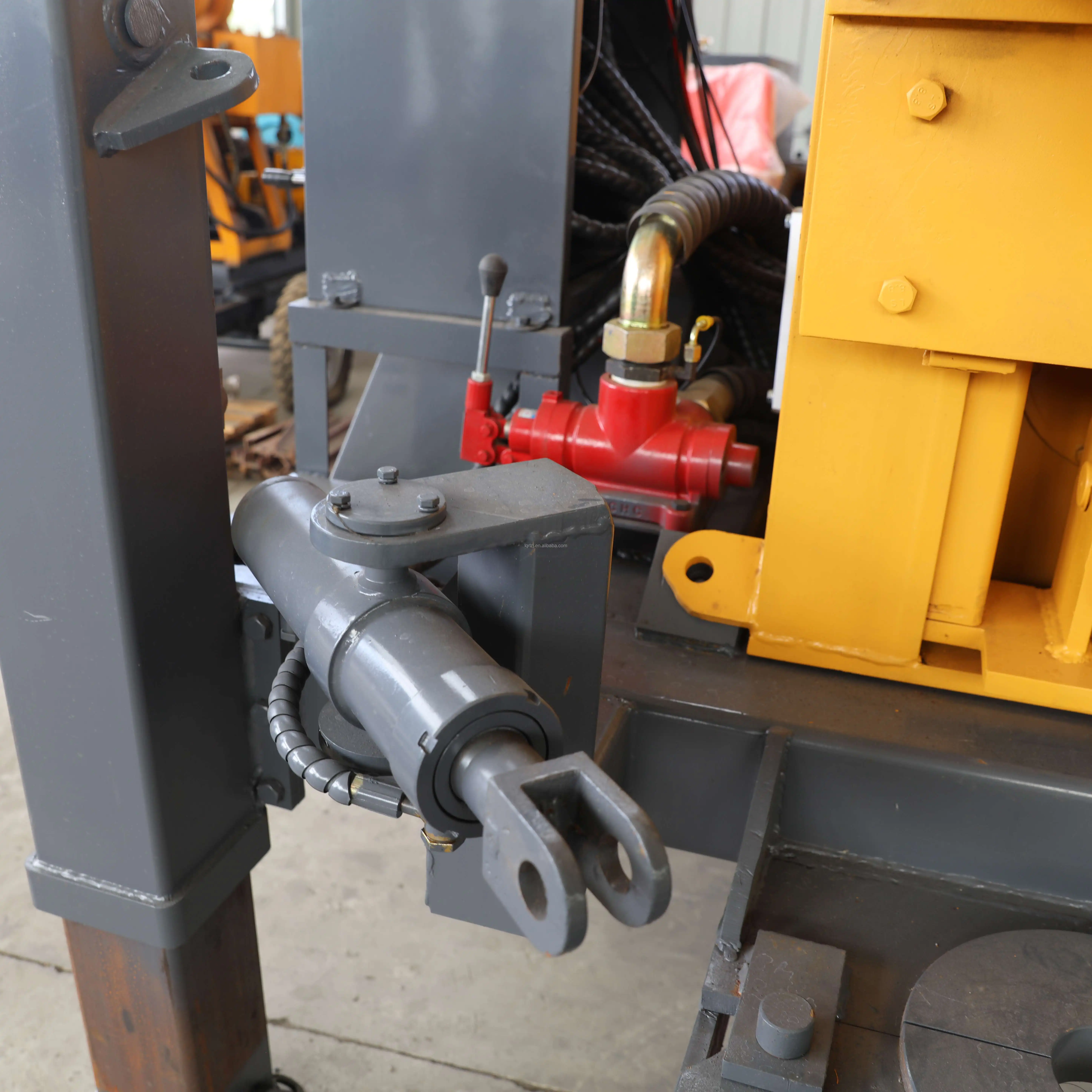 full hydraulic wheeled pneumatic water well drilling rig 300T wheeled water digging machine,underground water drilling rig