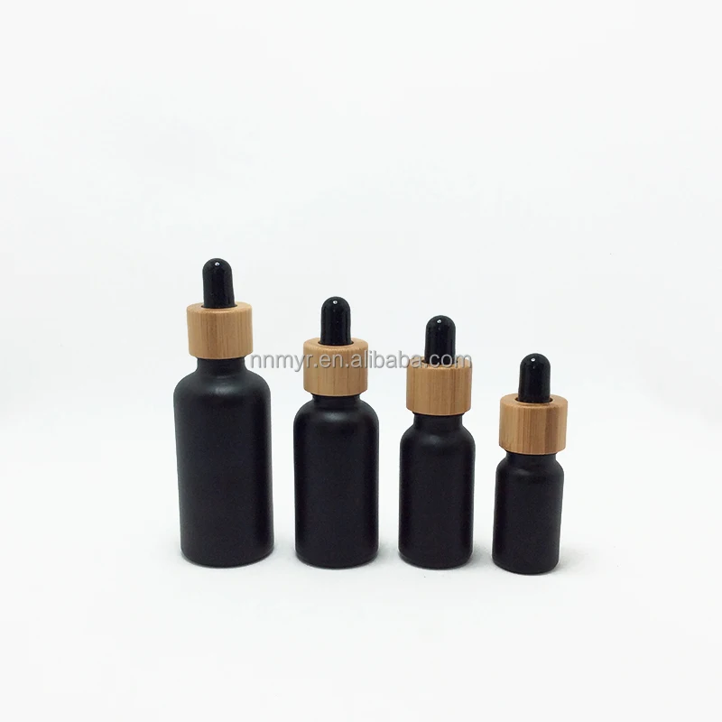 Factory customizes packaging for different types of skincare products, which are biodegradable and labeled in small quantities.