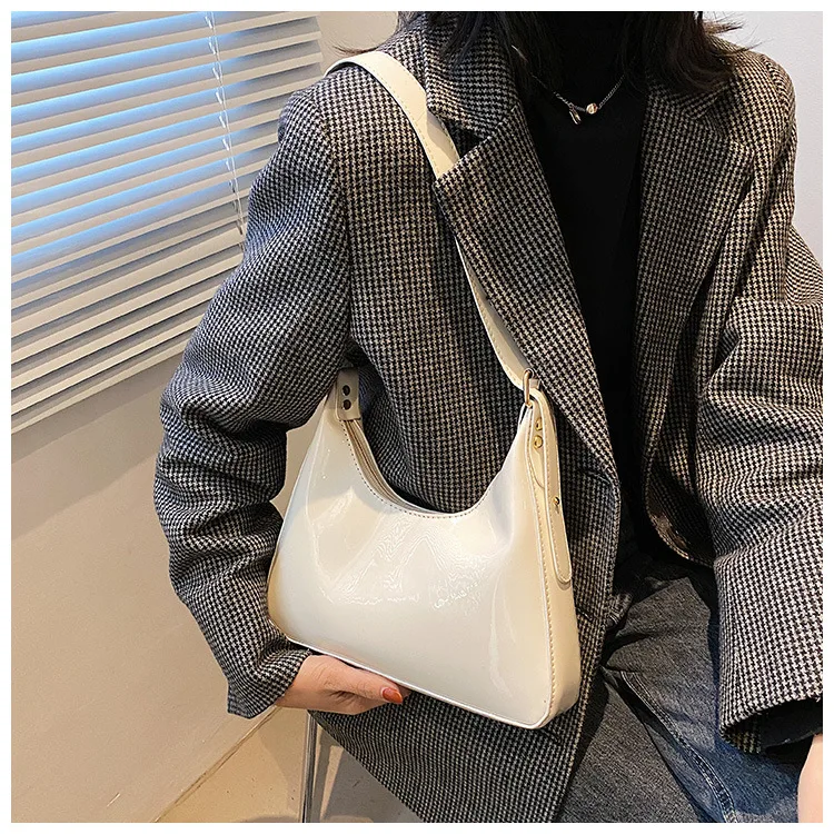 
Vintage Patent Leather Underarm Saddle Bags Women Solid Color Armpit Bag Summer Female Texture Shoulder Handbags Purses 