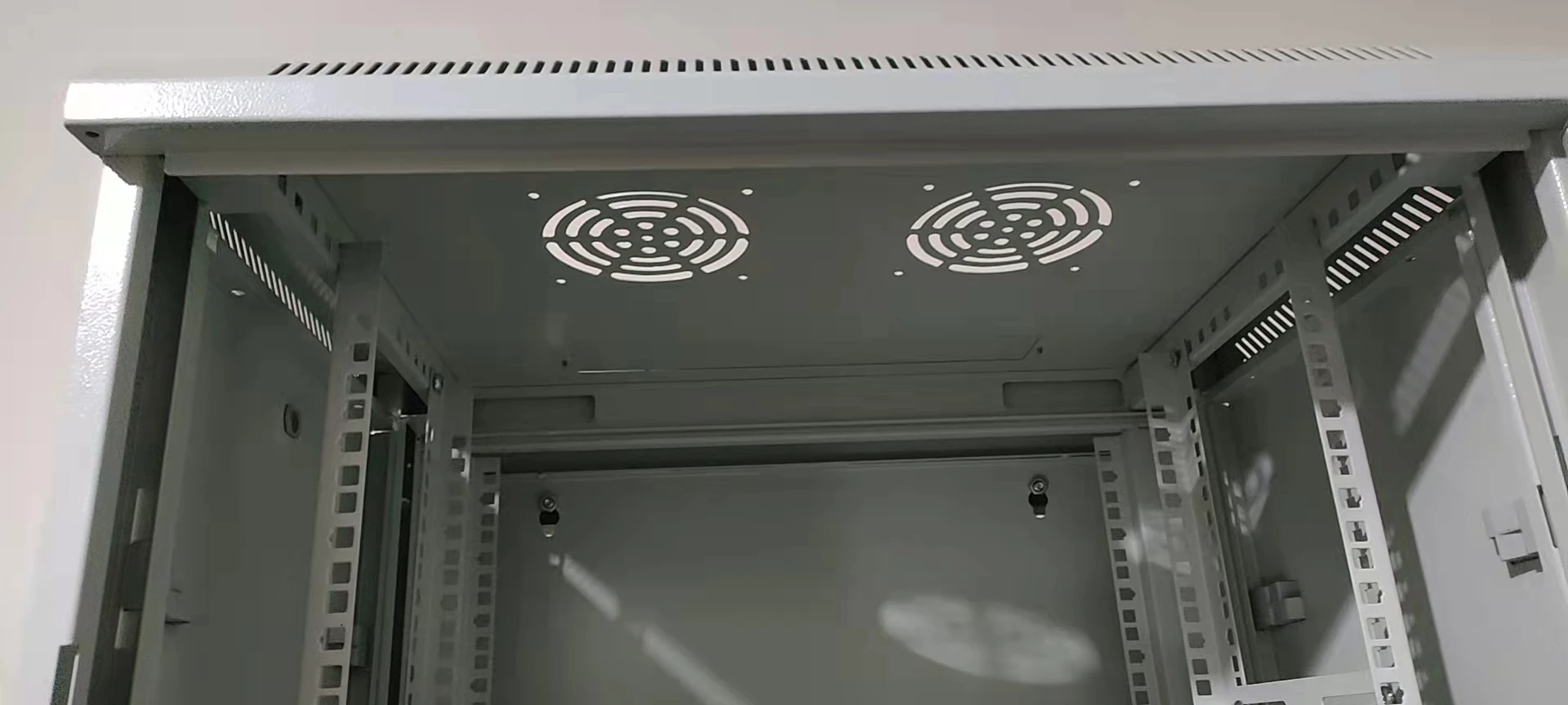 Made in China wall mount  assemble  19 inches double section rack Wall hanging 9U server cabinet