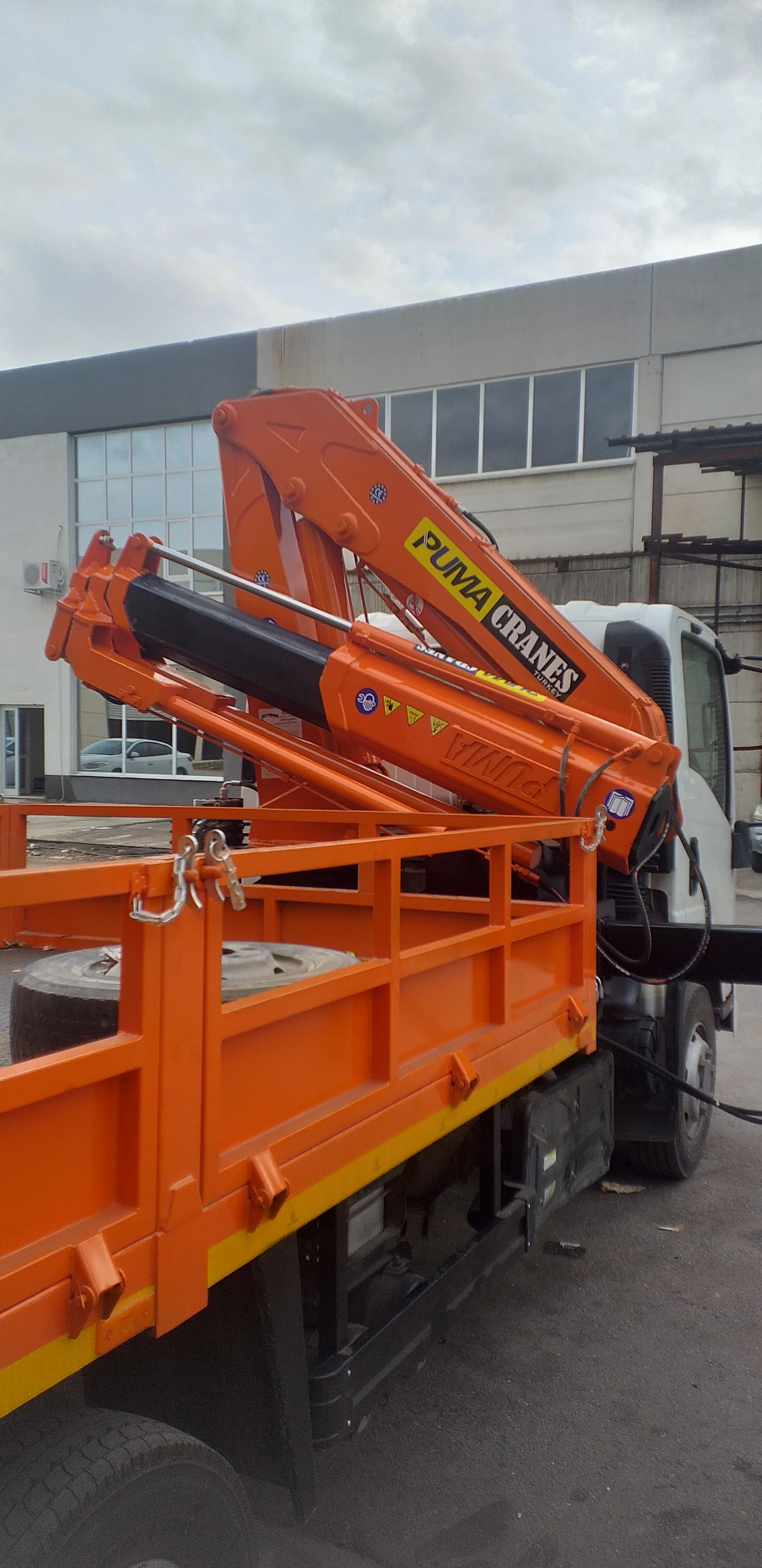 truck mounted hydraulic cranes