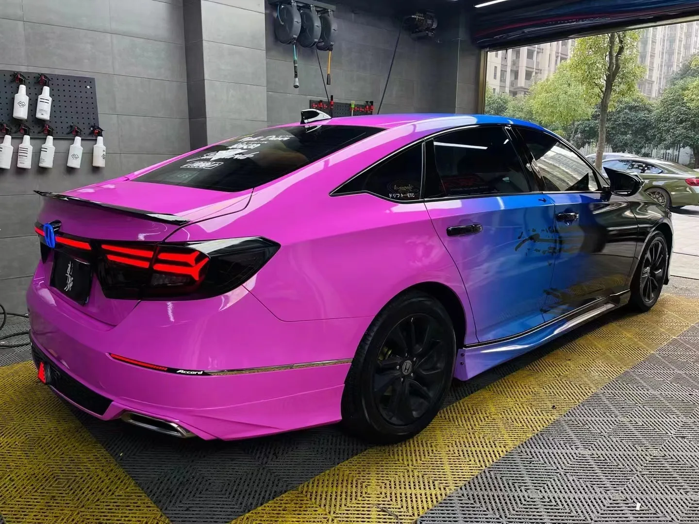 Hot selling car custom vinyl black blue pink custom gloss color changing film Car color changing dragon painting protective film