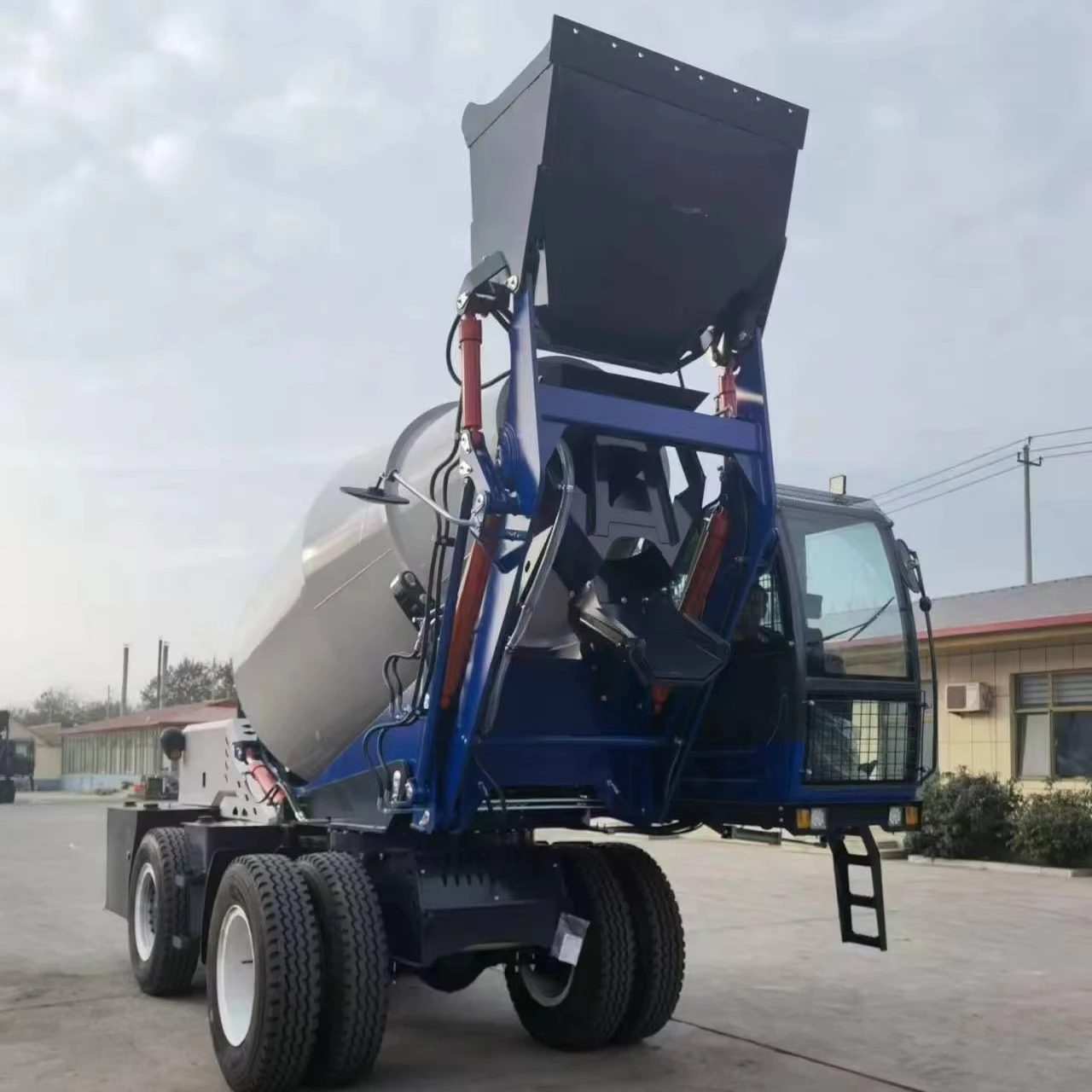 5 cbm auto self loading concrete mixer for sale