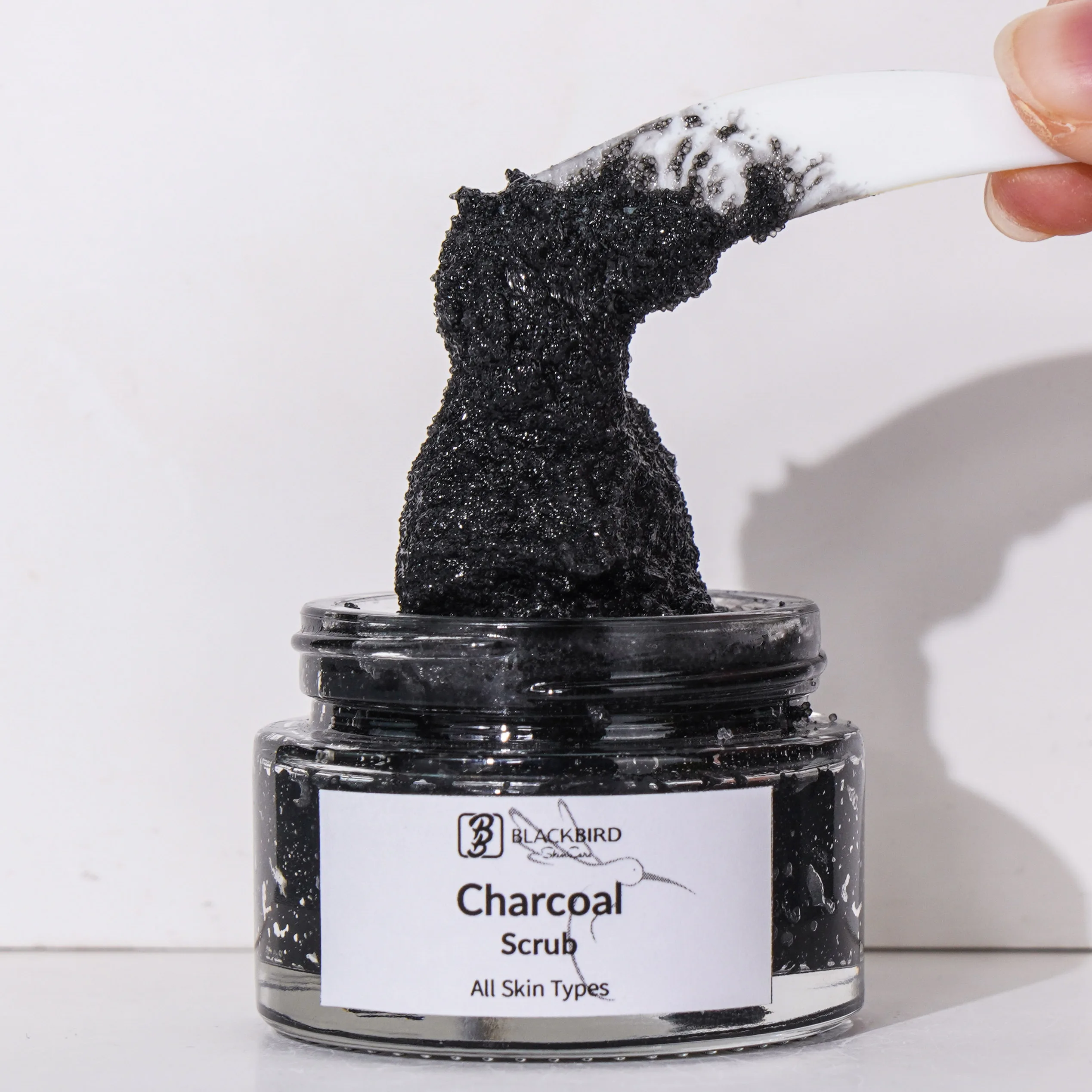 Private Label Vegan Full Deep Cleansing Whitening Lightening Body Scrubs Remove Dead Skin Charcoal with Dead Sea Salt Body Scrub