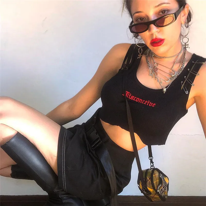 
2020 Dropshipping Pin Embroidery Letter Black Crop Summer Sexy Tops for Women Clubwear Gothic Punk Ripped Tank Tops 