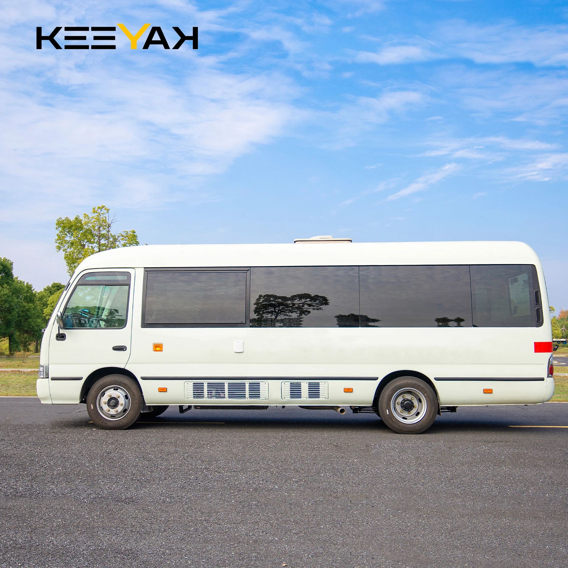 2023 Coaster transport Bus truck 4x2 24-28 people livestock travelvehicle  small cargo trucks