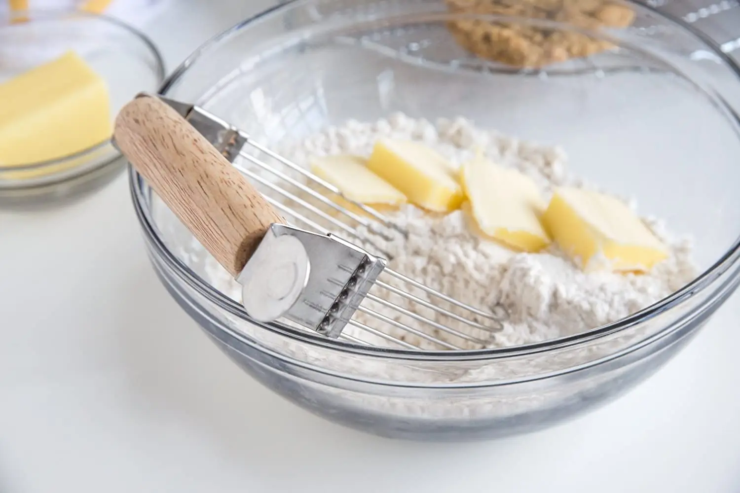 Dough Blender with Wooden Handle, Top Professional Pastry Cutter with Heavy Duty Stainless Steel Blades