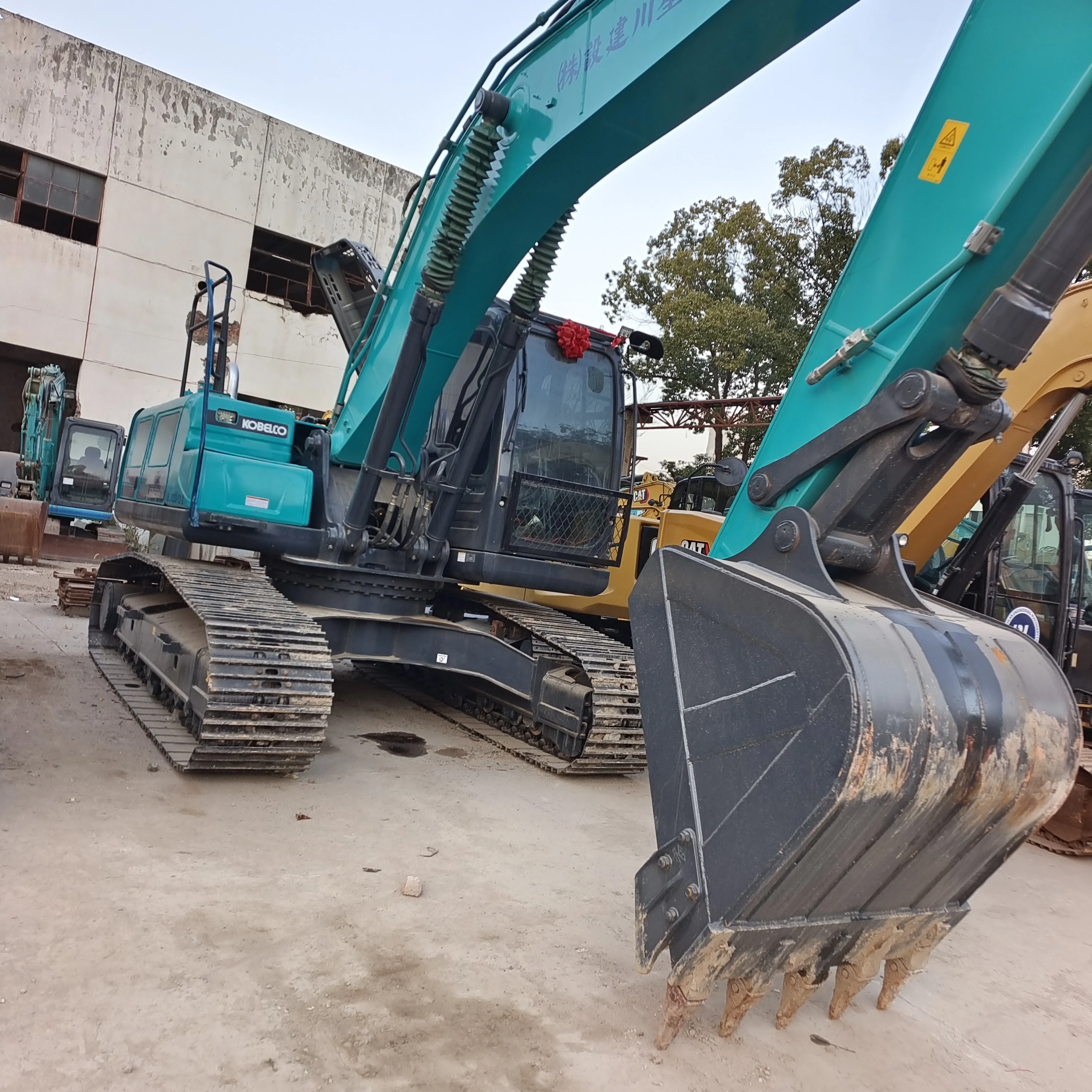 Подержанный гусеничный экскаватор SK200-8 kobelco японский SK200LC-8