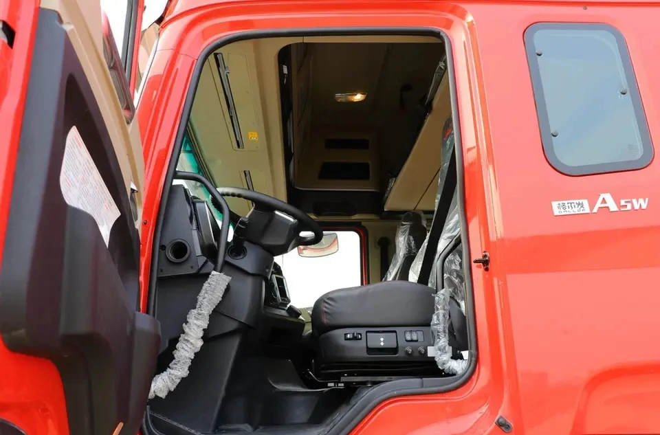 China Brand JAC  Cargo Truck 490hp 8x4 Fence Lorry Truck Euro VI Auto Transmission Dumper Truck for Sale
