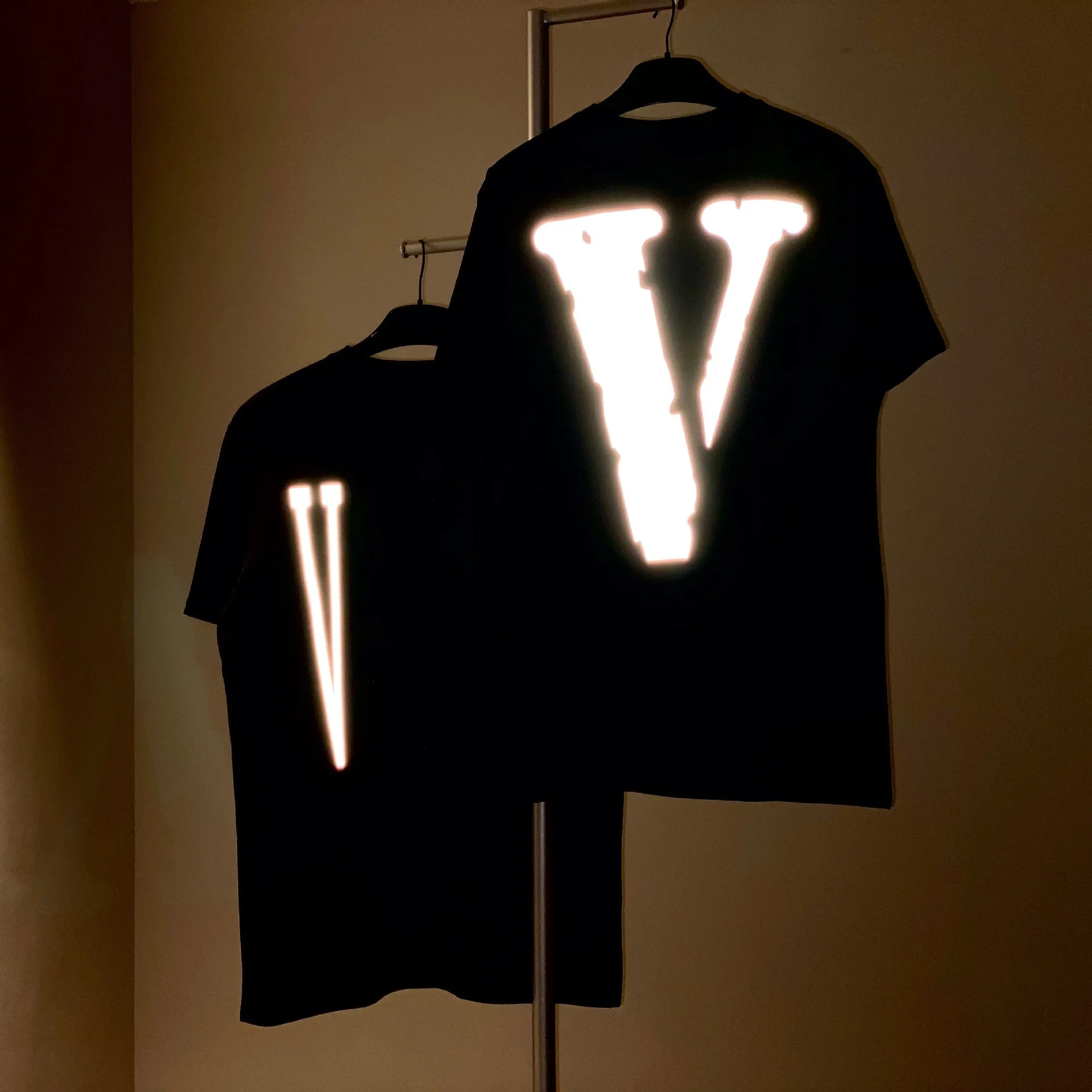  New High Grade Men T shirt Vlon Reflective Big V Printed Diamond Unisex Short Sleeved Lone Shirt