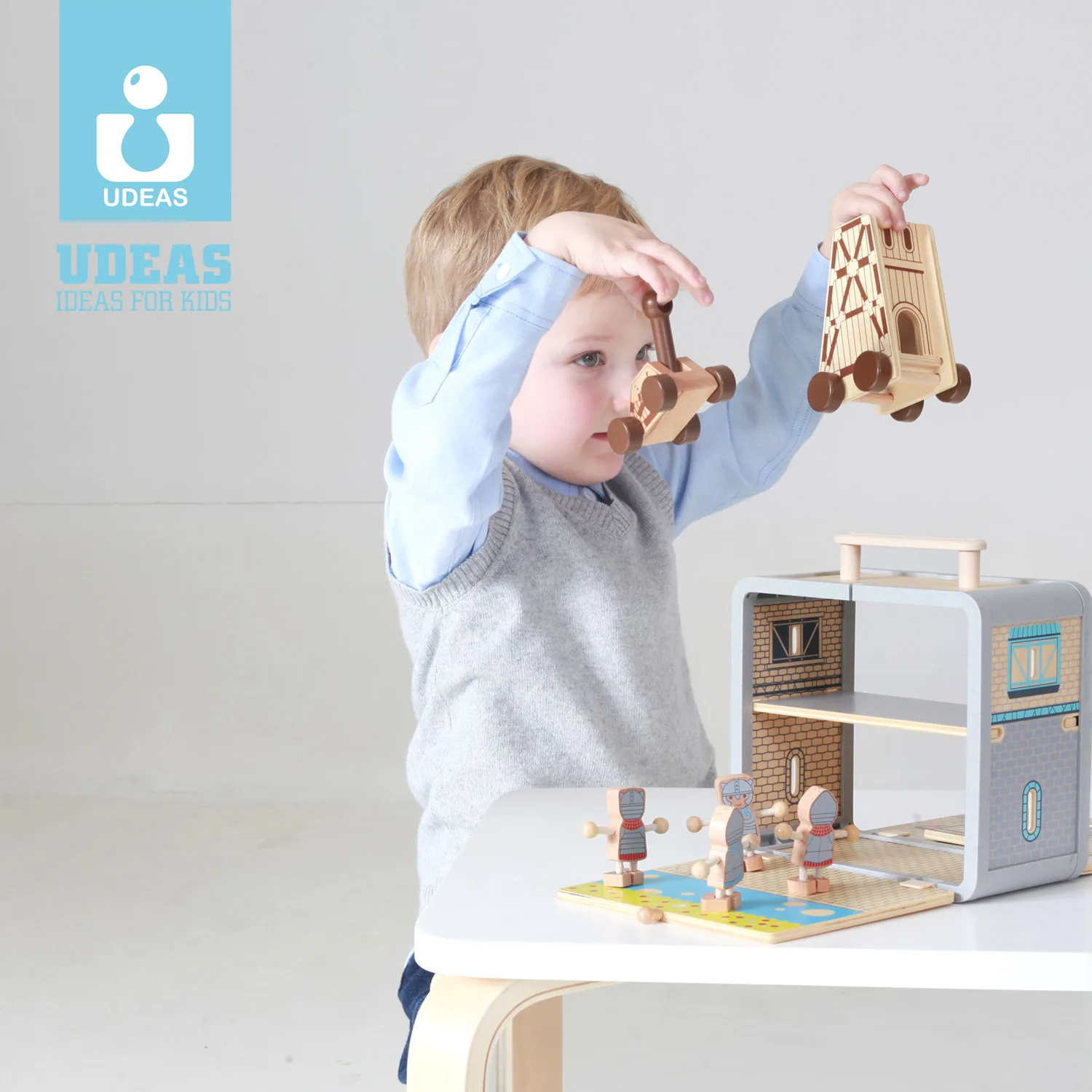 wooden toys Hot Sale Funny Knights Castle  Wooden Toy Castle Set for Children