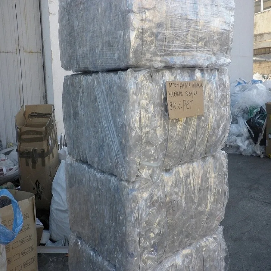 Hot Washed Recycled PET Flakes / PET Bottle Plastic Scrap