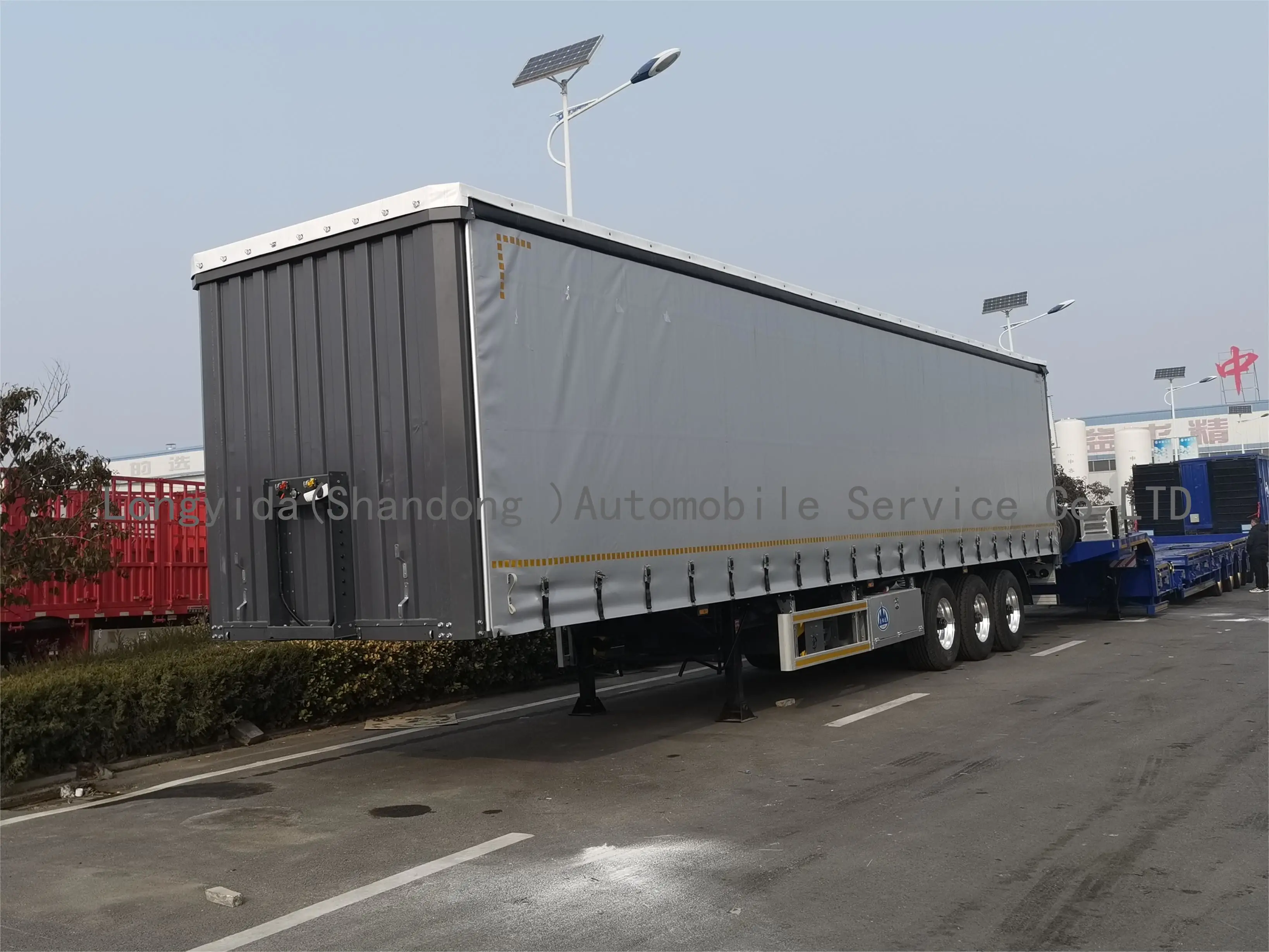 Factory Direct Sales High Quality 3-Axis 50T Semi-Trailer Van and Curtain Trailer with Air Suspension Waterproof Tarpaulin