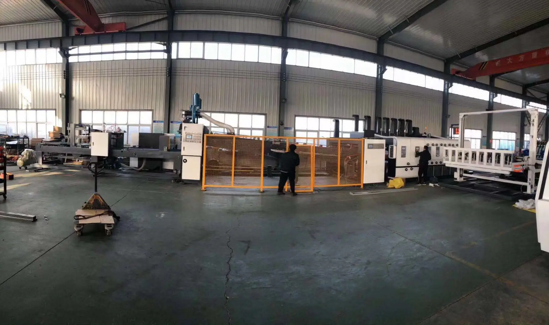 Флексографская машина для печати и прорезания коробок пиццы