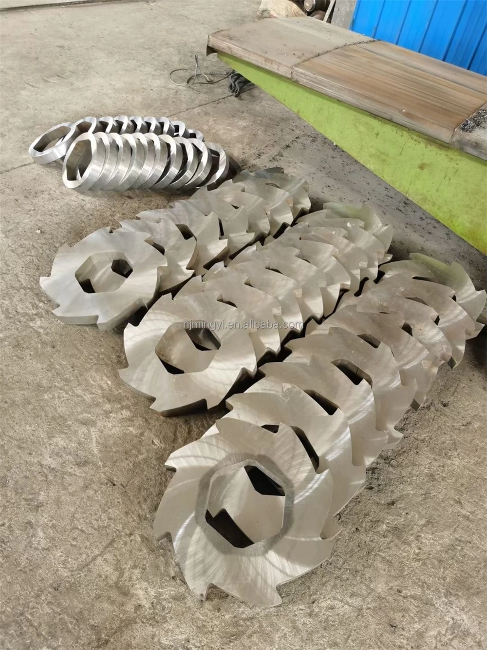 Hot selling Cheap Price and Good Quality Double Shaft Plastic Metal Tire Shredder Blade For Sale