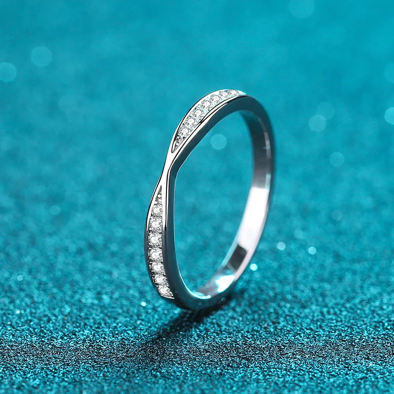 Stylish and Minimalist 925 Silver Fine Jewelry Ring with Moissanite for Women
