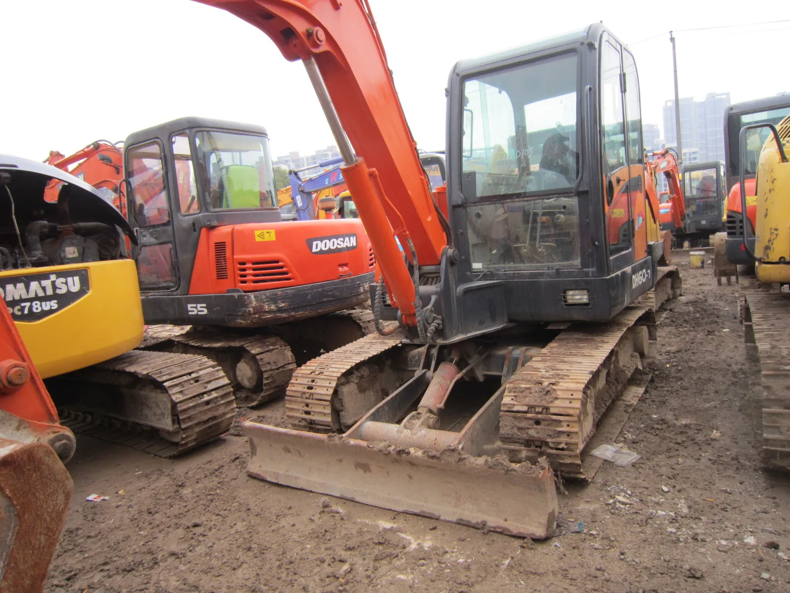 Korea б/у Doosan Dh55/dh60 мини-экскаватор гидравлический гусеничный экскаватор 5 тонн 6 с лезвием бульдозера