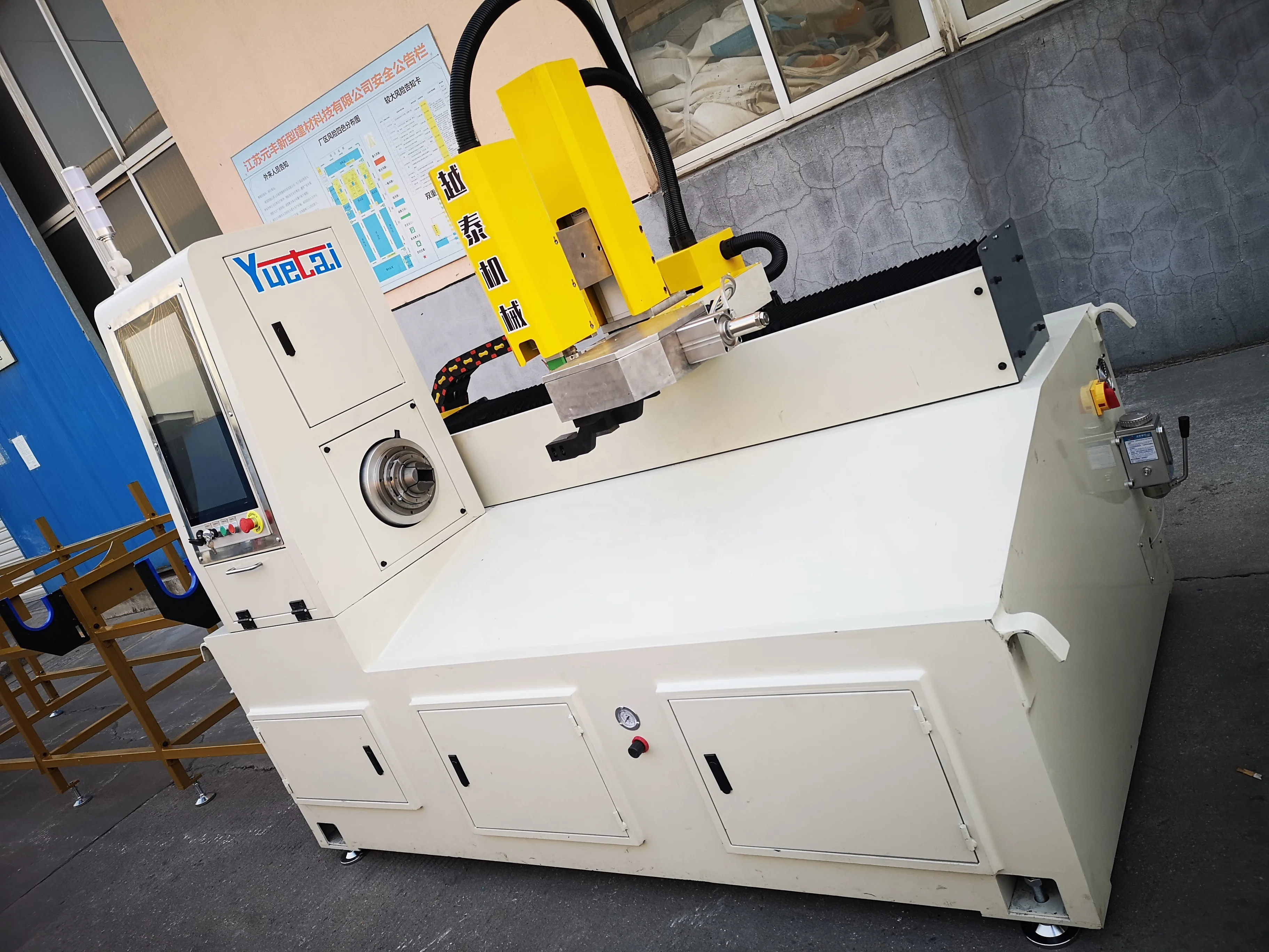 Automatic loading and unloadind laser round tube metal pipe fiber laser cutting machine for carbon steel and stainless steel